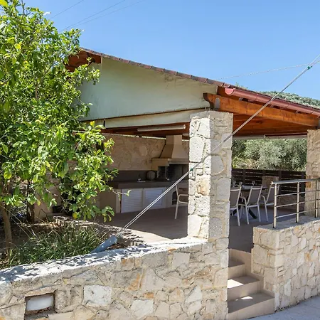 Villa Neaira